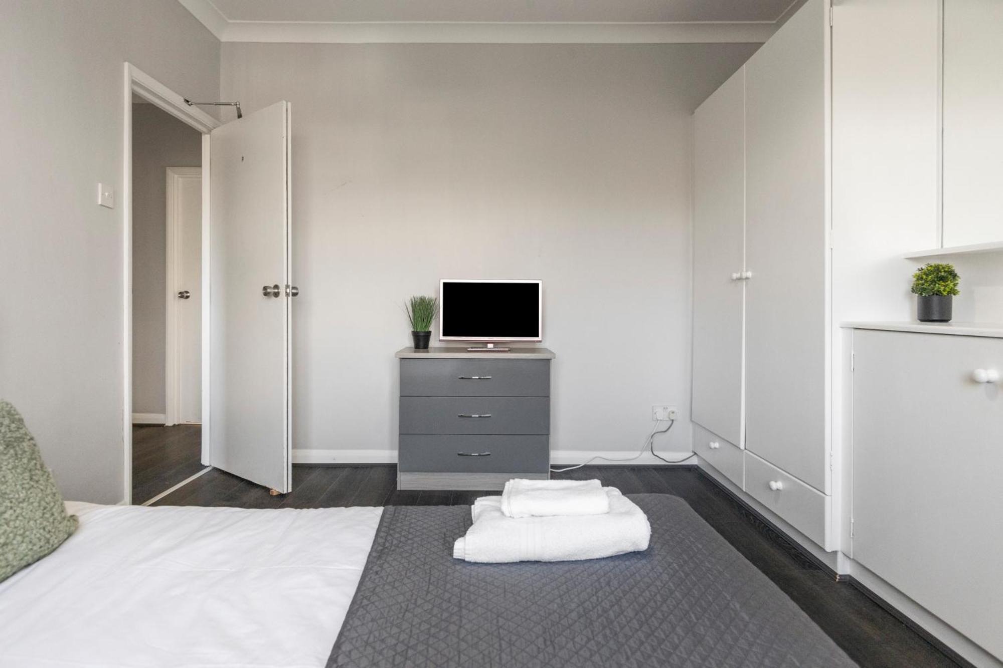 Chrystal Palace Stays With Free Parking Lambeth ロンドン エクステリア 写真